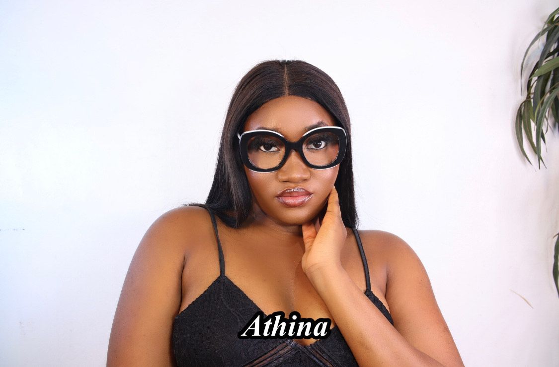 Vooglam review from deranie_ns: Every where I go I get tons of compliments. After I place my prescription lens inside, it's great. I can't wait to get lenses cut for them so I can be confident in glasses. I love the design and thickness of this frame.