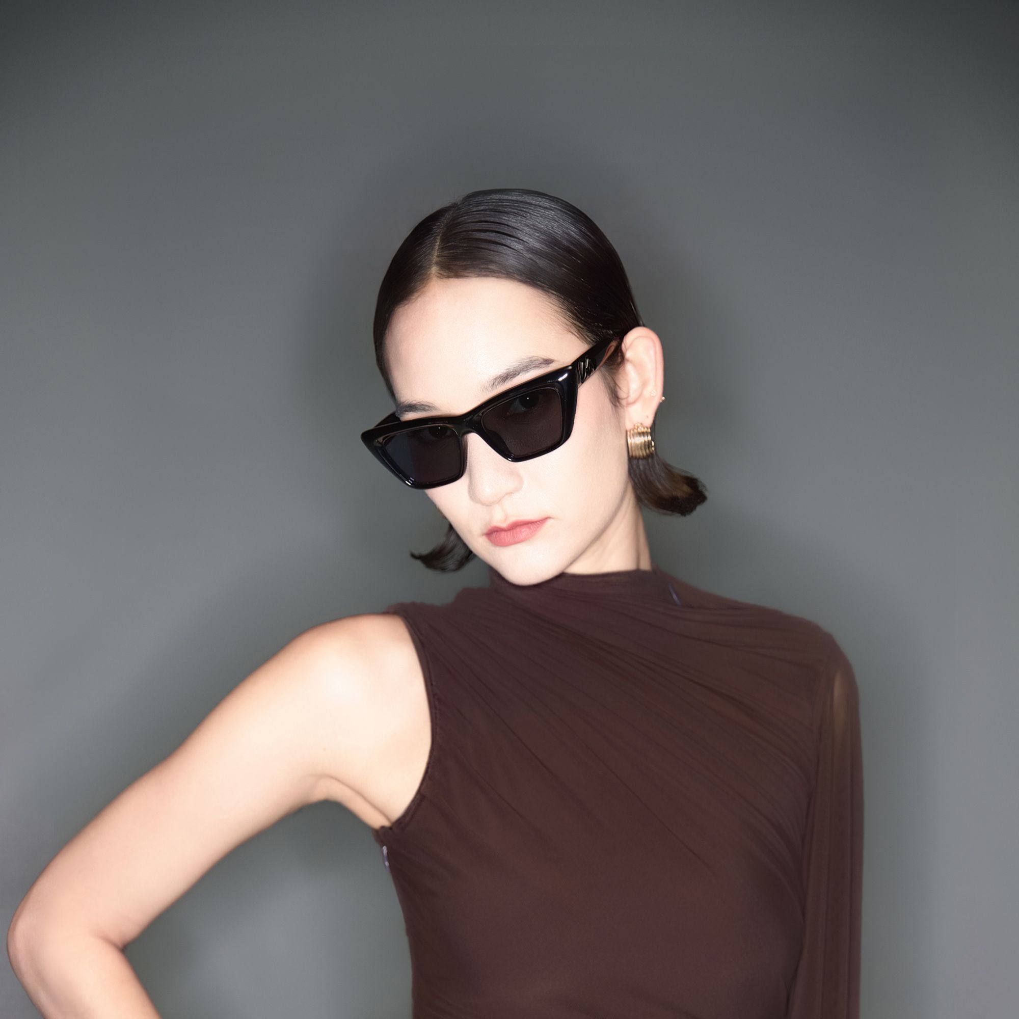 Meguro - Black Inflated Cat-Eye Tinted Sunglasses | Vooglam On Model 1