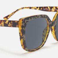 Sargent - Square Pattern Sunglasses | Vooglam Design Details