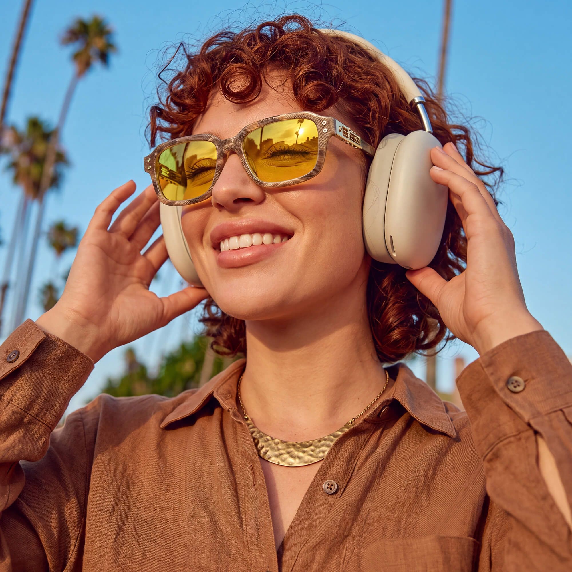Vooglam Street Style in Real Life: Anacortes - Silver Mirrored Horn Rim Guitar Shades by Vooglam