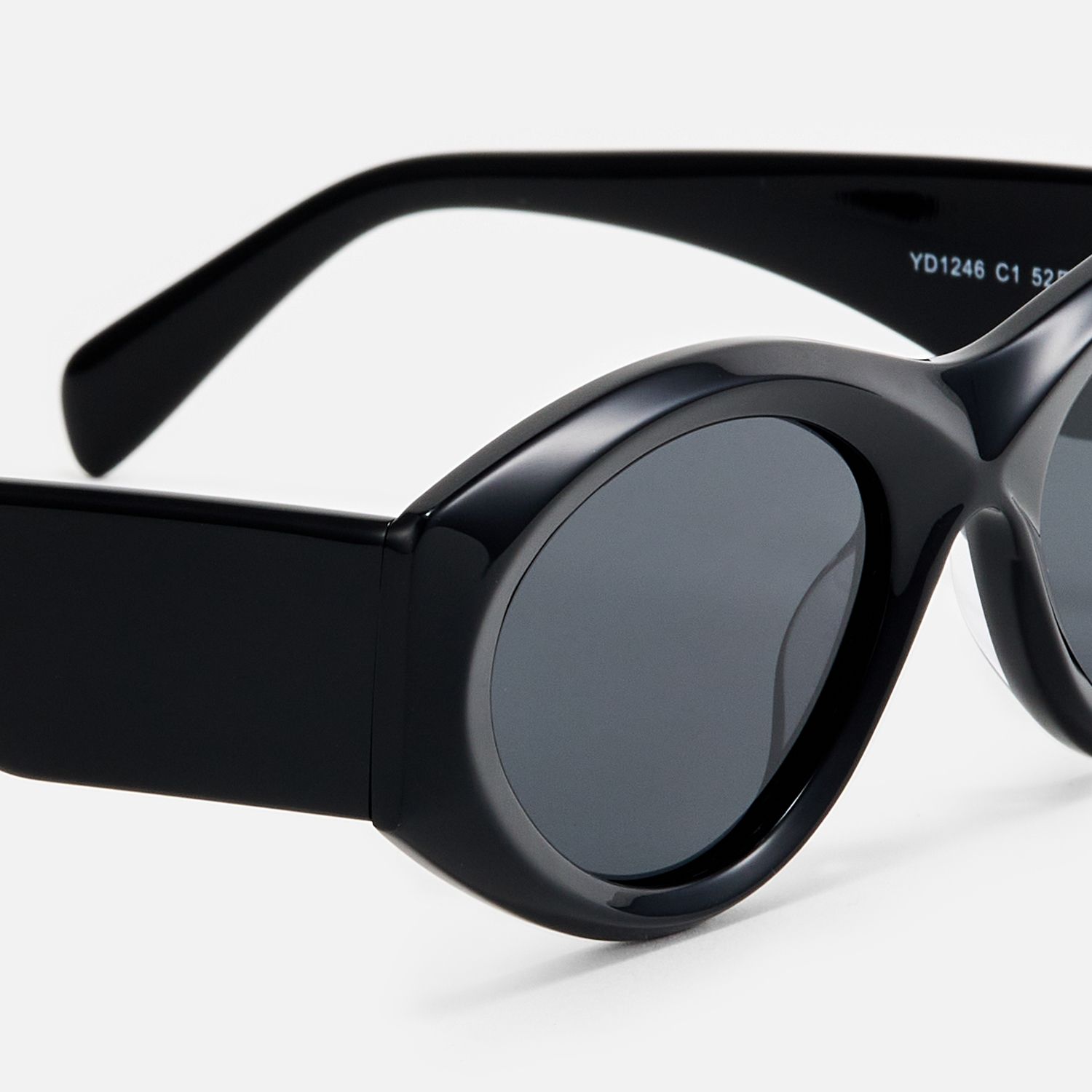 Aura - Cat Eye Black Sunglasses | Vooglam Design Details