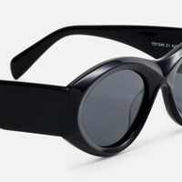 Aura - Cat Eye Black Sunglasses | Vooglam Design Details