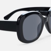 Athina - Round Black Sunglasses | Vooglam Design Details