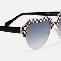 Hannah - Heart Pattern Sunglasses | Vooglam Design Details