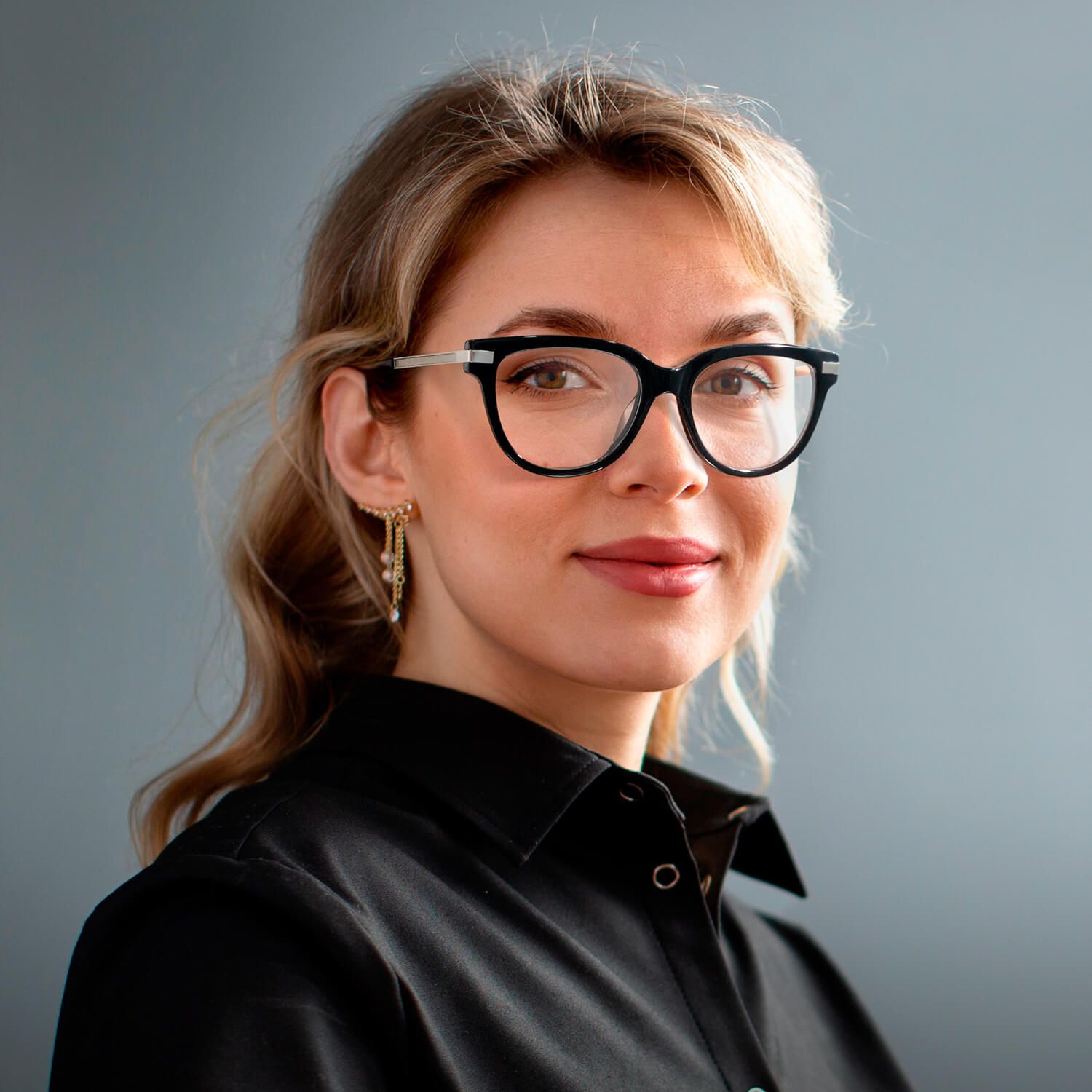 Reverie - Cat Eye Black Eyeglasses | Vooglam On Model 2