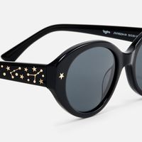 Starlust - Oval Black Sunglasses | Vooglam Design Details