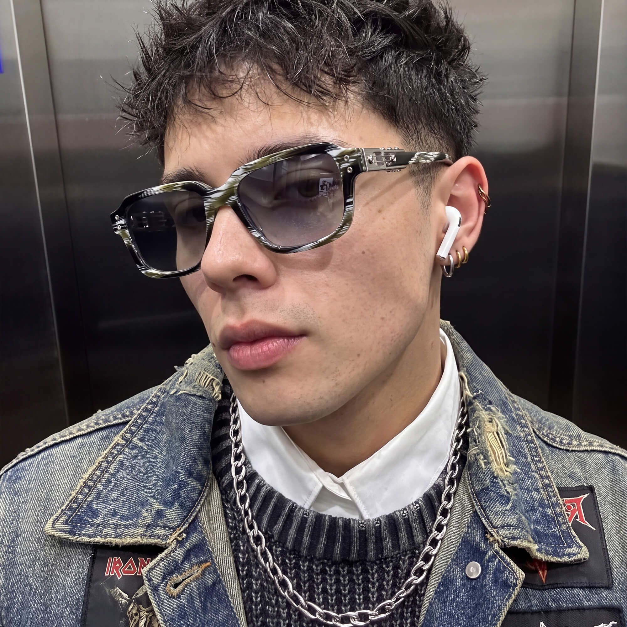 Vooglam Street Style in Real Life: Anacortes - Silver Mirrored Horn Rim Guitar Shades by Vooglam