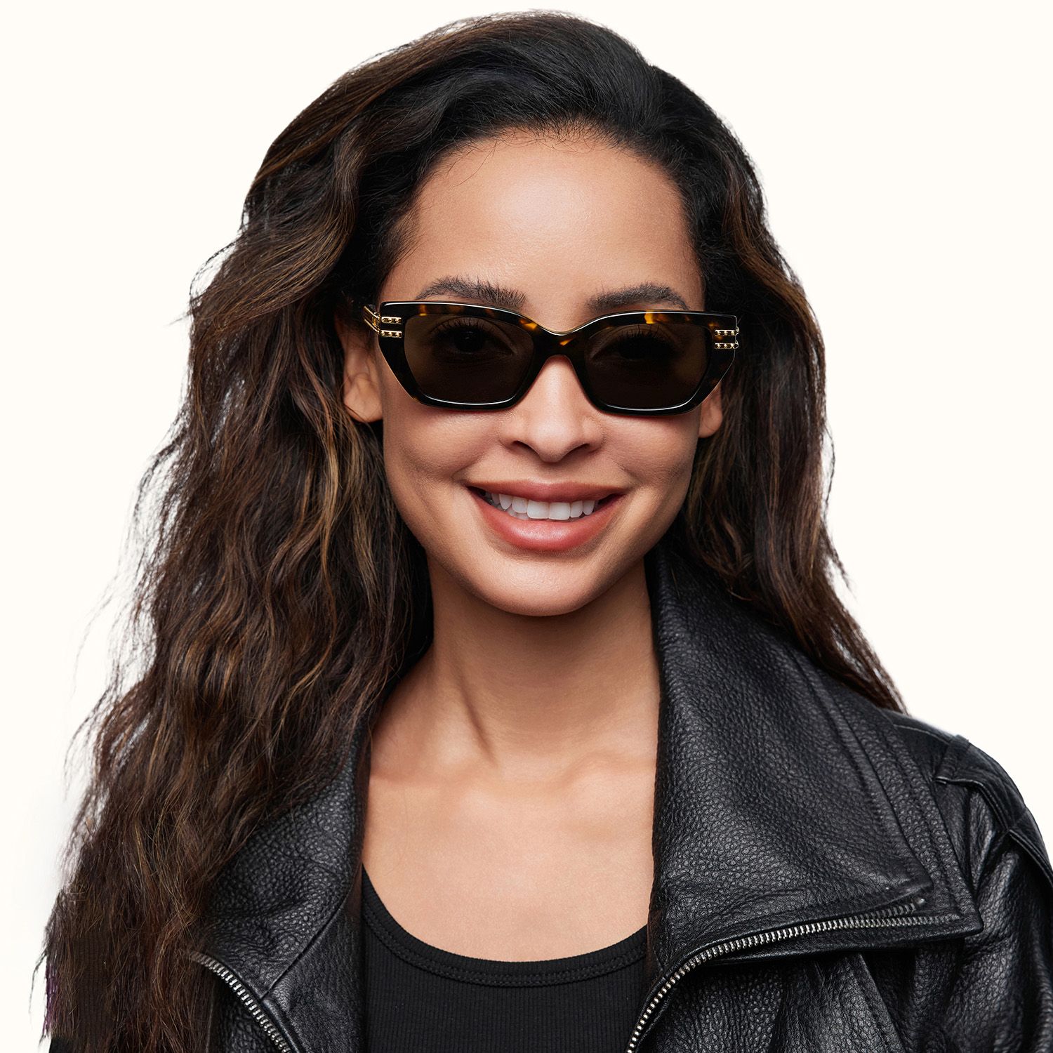 Nomad - Tortoise Cateye Sunglasses with Rivet | Vooglam On Model 1