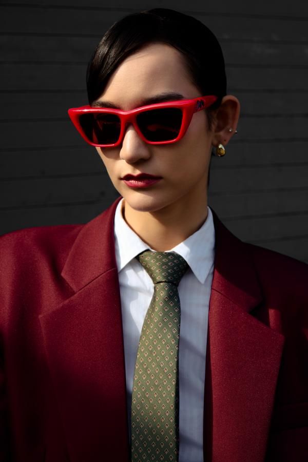 Explore the design story of Meguro - Amber Tint TR90 Puffy Red Sunglasses | Vooglam