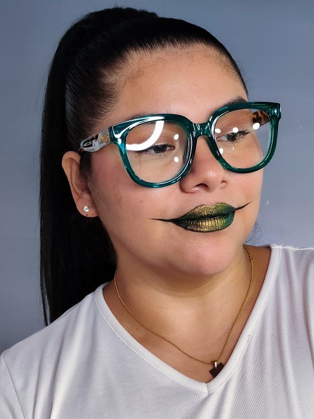 Vooglam review from biancaramolete: Beautiful glasses. They look even better on person. They are a little bigger, but I still like them. I have absolutely no gripes with them. So nice.